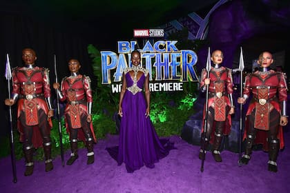 Lupita Nyongo, Chadwick Boseman y Angela Basset fueron algunos de los protagonistas de la muy particular alfombra púrpura