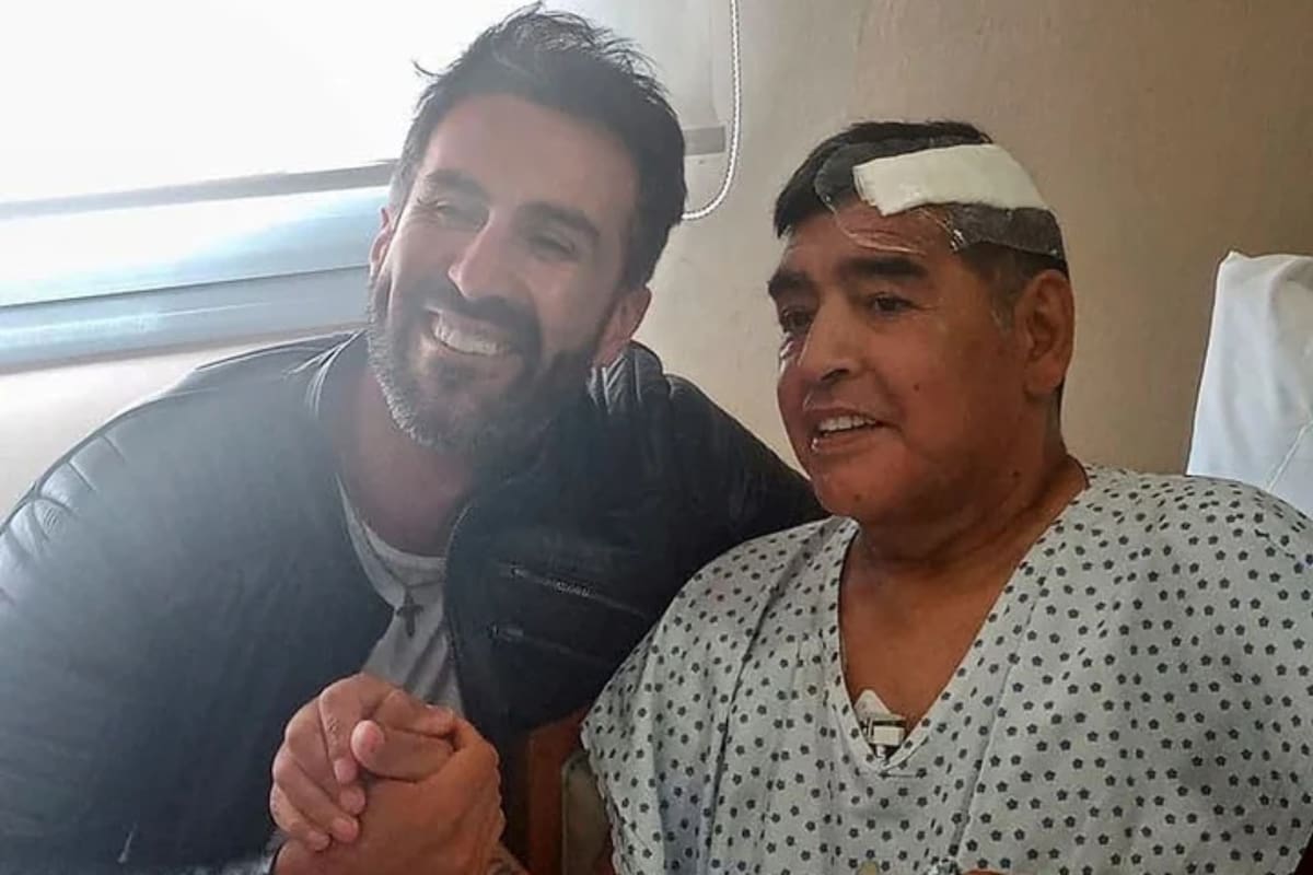 Luque compartió en el chat con la familia de Diego la foto que se sacó con Maradona