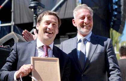 Luque y Mariano Arcioni, gobernador de la provincia de Chubut