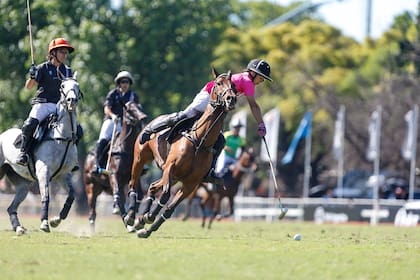 Luquitas Monteverde conduce; se acerca Ruiz Jorba; más atrás, Diego Cavanagh