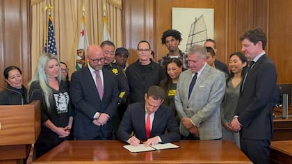 Lurie firma una ley para impulsar el Centro Reset y combatir el consumo de drogas en las calles de San Francisco