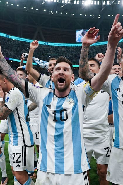 El festejo de Messi y todo el plantel después del triunfo ante Holanda