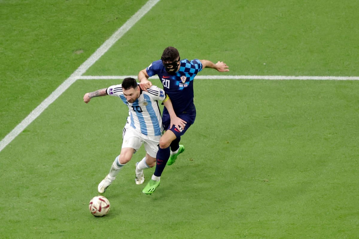 LUSAIL, QATAR - DECEMBER 13: (L-R) Lionel Messi of Argentina, Josko Gvardiol of Croatia during the World Cup match between Argentina v Croatia at the Lusail Stadium on December 13, 2022 in Lusail Qatar (Photo by David S. Bustamante/Soccrates/Getty Images)