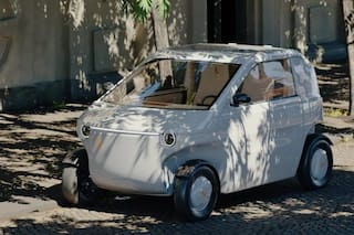 El auto de tres metros de largo que llega desarmado a la puerta de tu casa