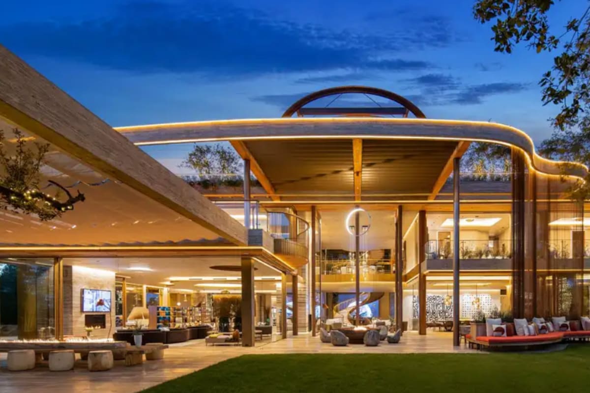 Luxury houses