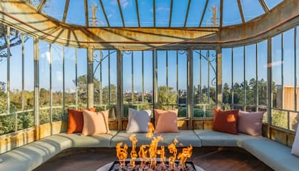 Una terraza vidriada para pasar las tardes de invierno