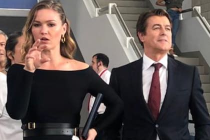 ¡Luz, cámara, acción! Corrado junto a la protagonista de la serie Julia Stiles