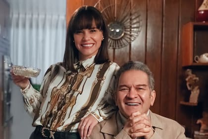 Luz Cipriota y César Bordon, dos actores argentinos que participan en Luis Miguel, la serie: un miembro estable del ranking de lo más visto en Netflix