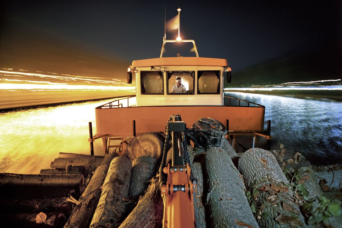 Luz de luna. El fotógrafo Alejandro Chaskielberg vivió en las islas para retratar en las noches a sus habitantes silenciosos