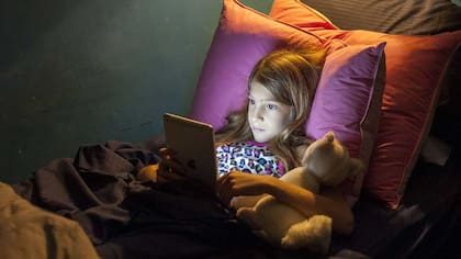Luz puede usar la tablet antes de irse a dormir, pero con cautela