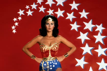 Lynda Carter caracterizada como la Mujer Maravilla