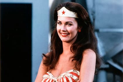 Lynda Carter caracterizada como la Mujer Maravilla