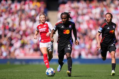 Lyon vence 2-uno a Arsenal en la ida de semifinales de la Champions femenina