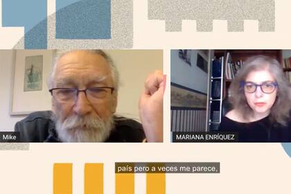 M. John Harrison y Mariana Enríquez en diálogo