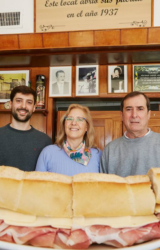Mabel Di Santis y Daniel Rivera (der.), con su hijo Ignacio (izq.)