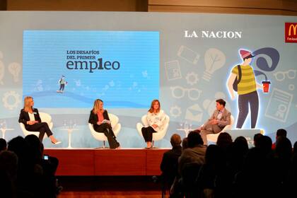Mabel Rius, Carla Quiroga, Mercedes Pastor y Patricio Nóbili, en el encuentro Los desafíos del primer empleo, organizado por LA NACION