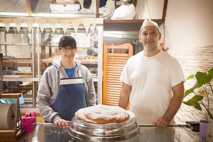 Mabel y Miguel Bonetti ofrecen una ensaimada artesanal de primer nivel.