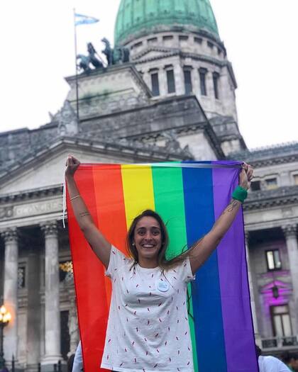 Maca, en una Marcha del Orgullo. Después de la primera a la que fue sola en 2016, siguió yendo acompañada por amigos o sus hermanas