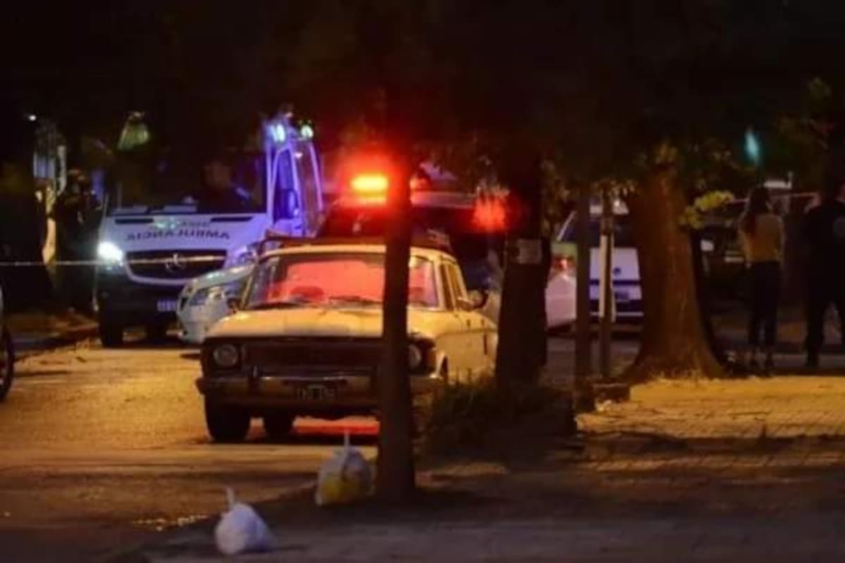 Macabro hallazgo en La Plata: jubilado muerto en su vivienda.