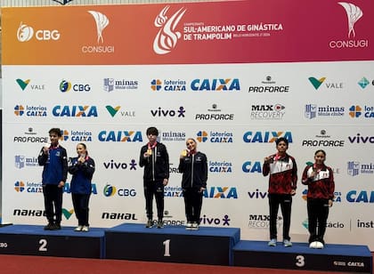 Macarena Cainzos obtuvo el primer puesto en Sincronizado Mixto Junior, junto a Ángel Rivera