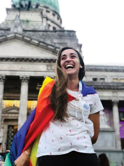Macarena Sánchez en una marcha del orgullo. Las deportistas mujeres fueron las pioneras en hablar libremente de su sexualidad. Los casos de Imhoff, Vega y Fernández son los primeros entre los hombres