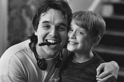 El guionista Chris Columbus, pocos años después de escribir Gremlins, se lanzaría a la dirección con Mi pobre angelito