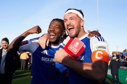 Macclesfield de sexta división enfrentará a Brentford en la Copa FA tras vencer al Palace