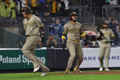 Machado y Bogaerts comandan voltereta de Padres que superan 4-3 a Yankees en juego pasado por lluvia