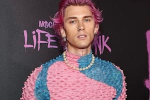 Machine Gun Kelly justificó su decisión de estrellarse una copa en la cara en su última presentación
