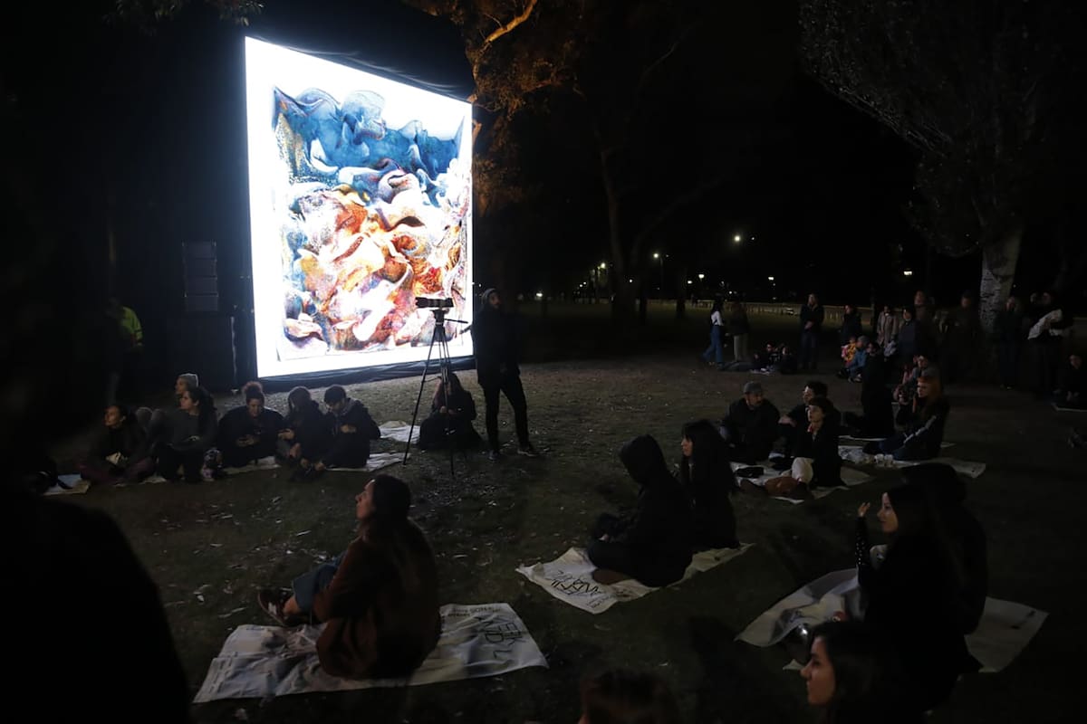 Machine Hallucinations: coral, la obra digital mutante de Refik Anadol, exhibida junto al museo Sívori