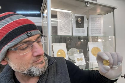 Maciej Ruzik encontró un ducado de oro de 1777, en Polonia