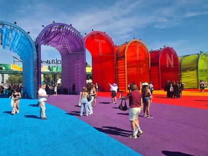 Macondo Park invita a los visitantes a pasar por distintos momentos de la vida y obra de la artista