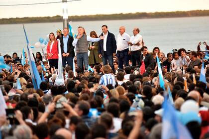 Macri, ayer, ante una multitud en Corrientes