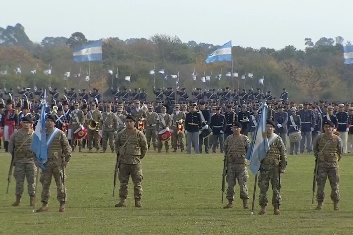 Macri celebra el Día del Ejército Argentino en el Colegio Militar