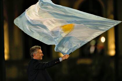Macri con la bandera nacional