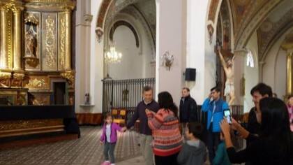 Macri con su hija Antonia, ayer, en Tandil