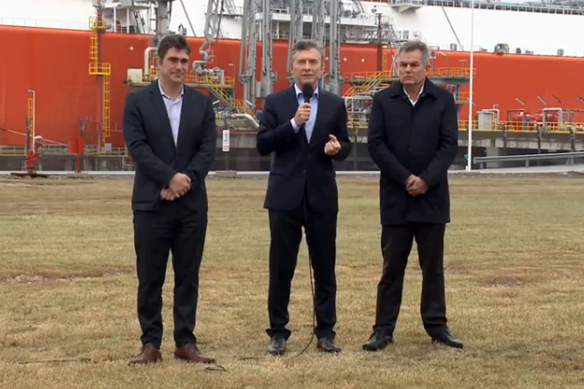 Macri despide hoy al barco regasificador