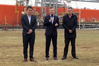 Macri despide hoy al barco regasificador