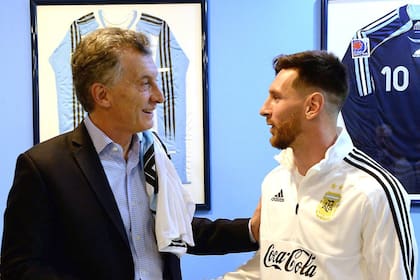 Macri, durante un encuentro con Messi en junio del año pasado