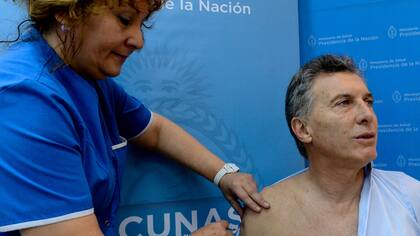 Macri, en abril, cuando se aplicó la vacuna antigripal