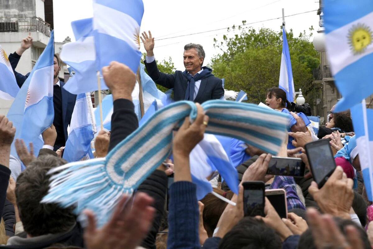 Macri, en Esperanza, por donde pasó su cuarta marcha del "Sí se puede"