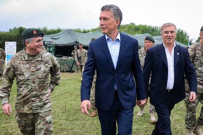 Macri entregó equipamiento militar al Ejército Argentino para reforzar la lucha contra el narcotráfico en la frontera norte