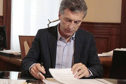 Macri firmará el decreto que establece el pago en dos tramos del bono de $5000