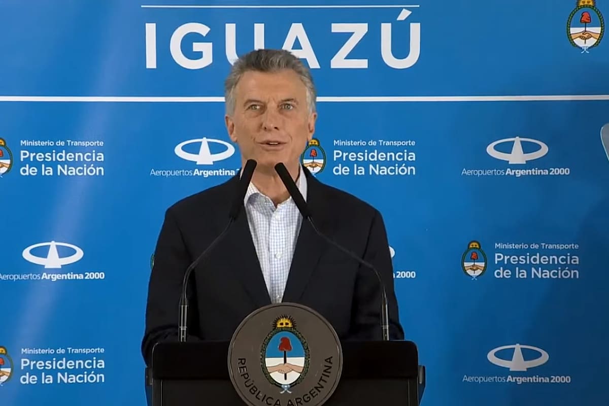 Macri inaugura la nueva ruta aérea Puerto Iguazú-Madrid