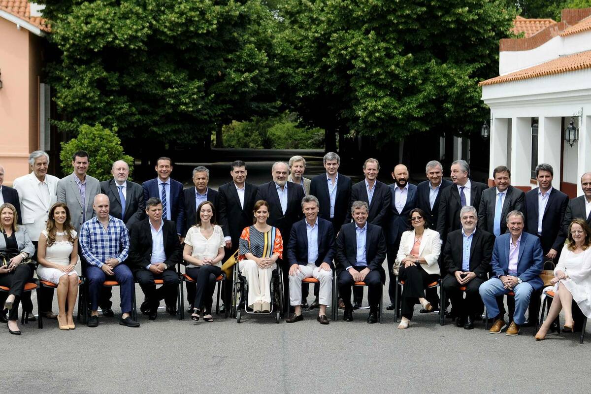 Macri junro a los gobernadores, en Olivos, en 2015