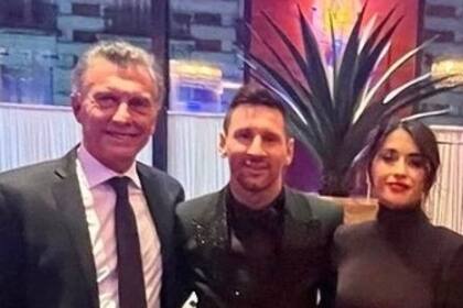 Macri junto a Messi y Dibu Martínez