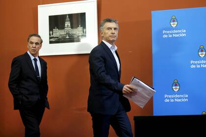 Macri, junto a Pichetto, dejó entrever el impacto de la derrota y de la reacción negativa de los mercados