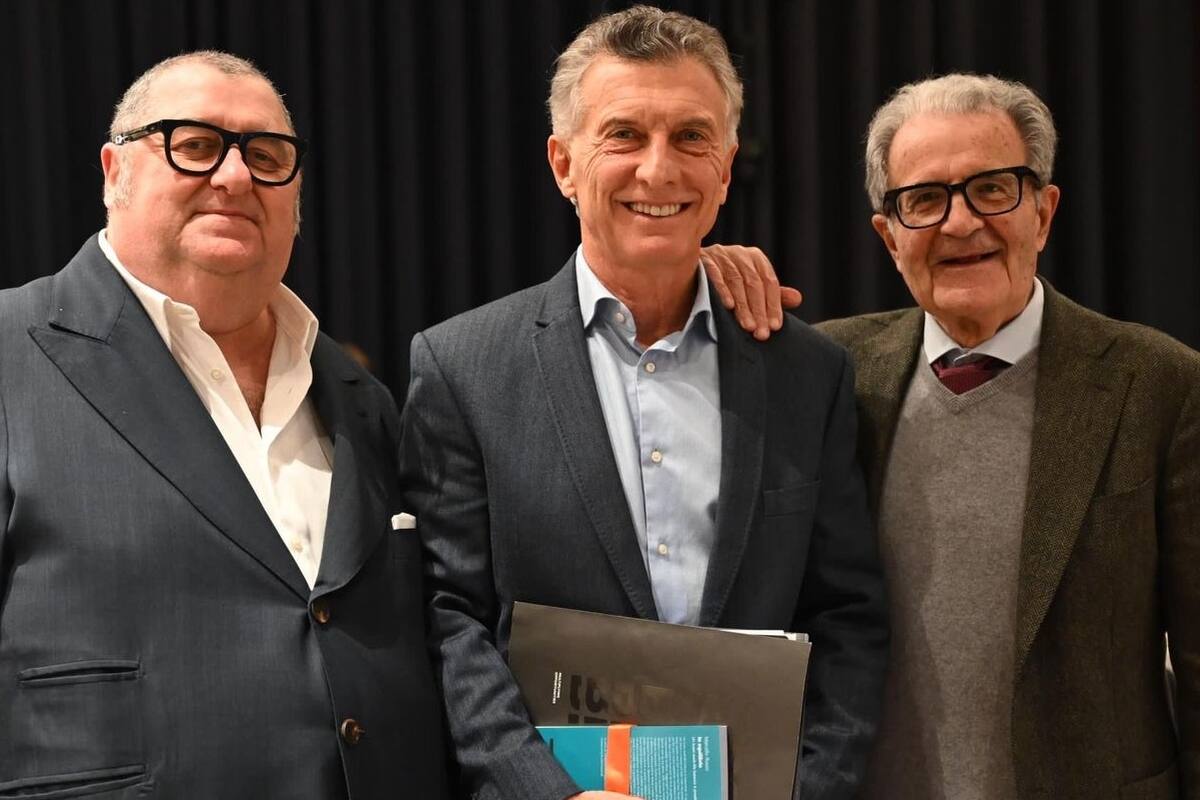 Macri, junto a Romano Prodi, exprimer ministro de Italia, tras exponer en la Universidad de Bologna