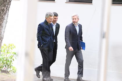 Macri; Kerr, secretario de Vivienda, y Frigerio