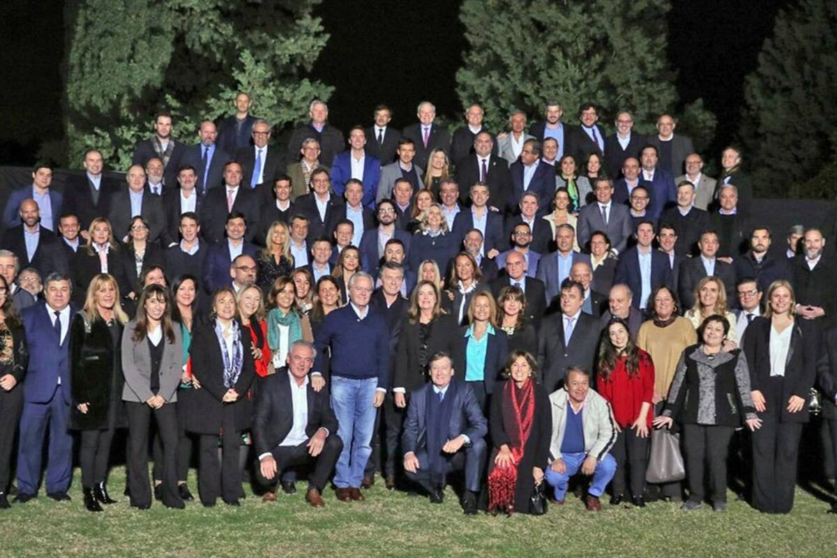 Macri posó con todos los legisladores en Olivos, antes de la cena que compartieron